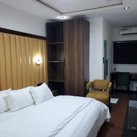Hotel 35 Embassy Лагос Экстерьер фото