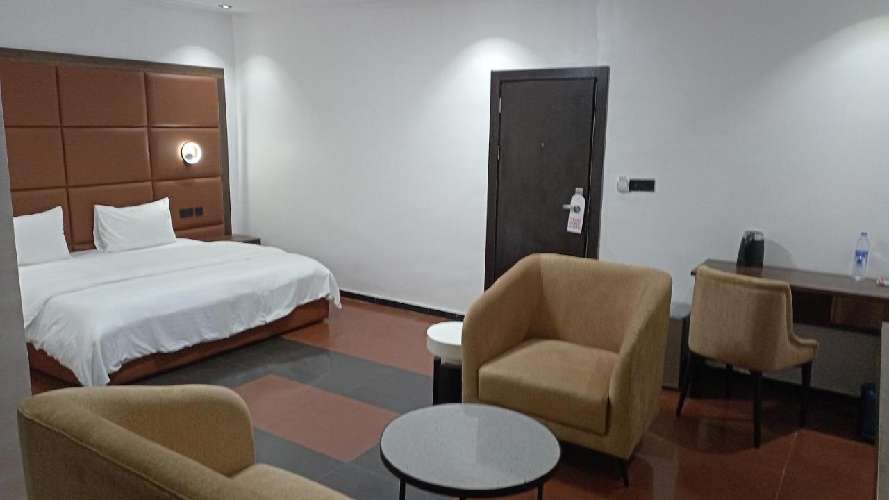 Hotel 35 Embassy Лагос Экстерьер фото