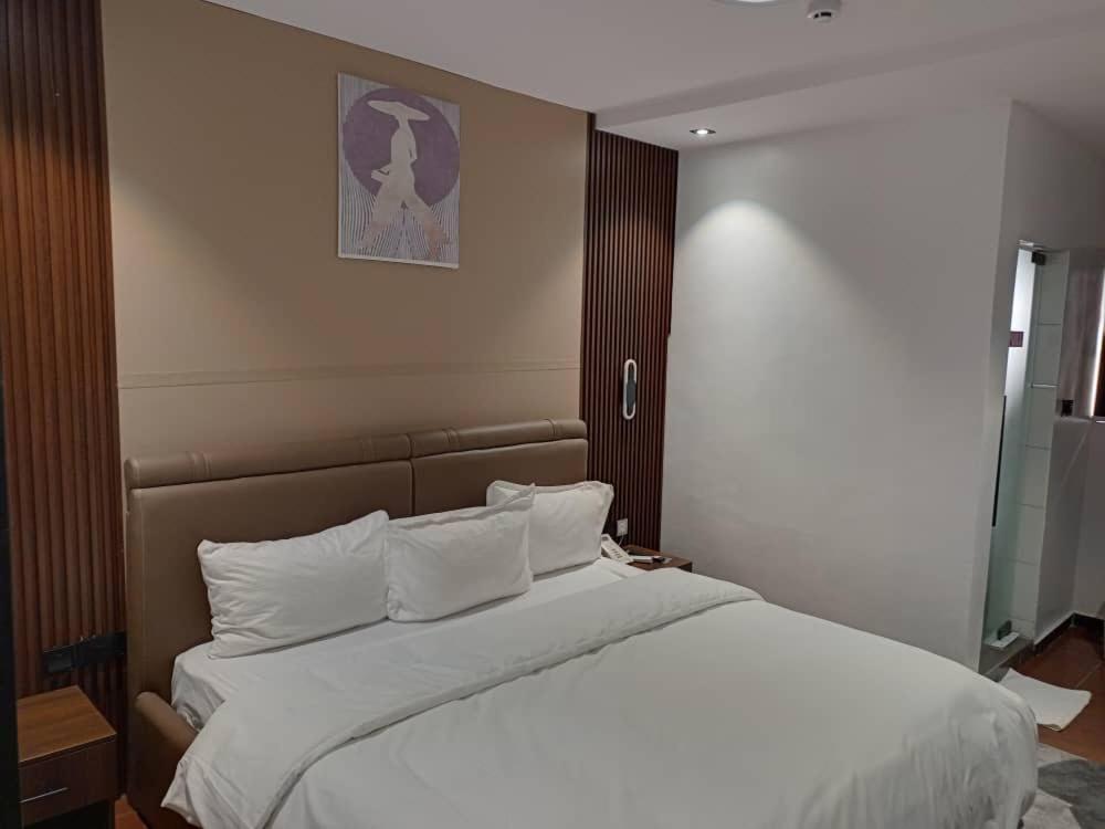 Hotel 35 Embassy Лагос Экстерьер фото