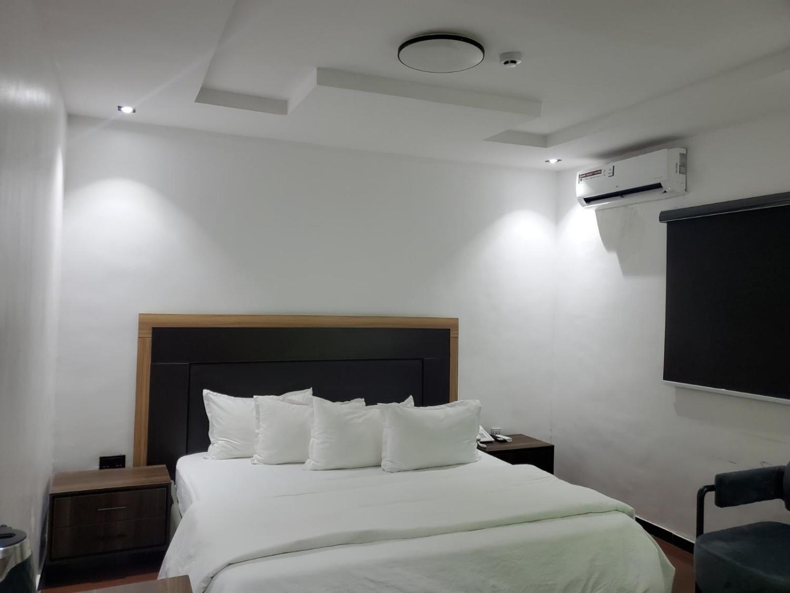Hotel 35 Embassy Лагос Экстерьер фото