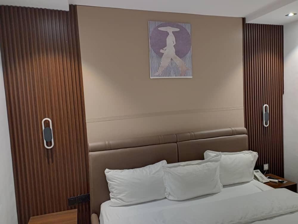 Hotel 35 Embassy Лагос Экстерьер фото