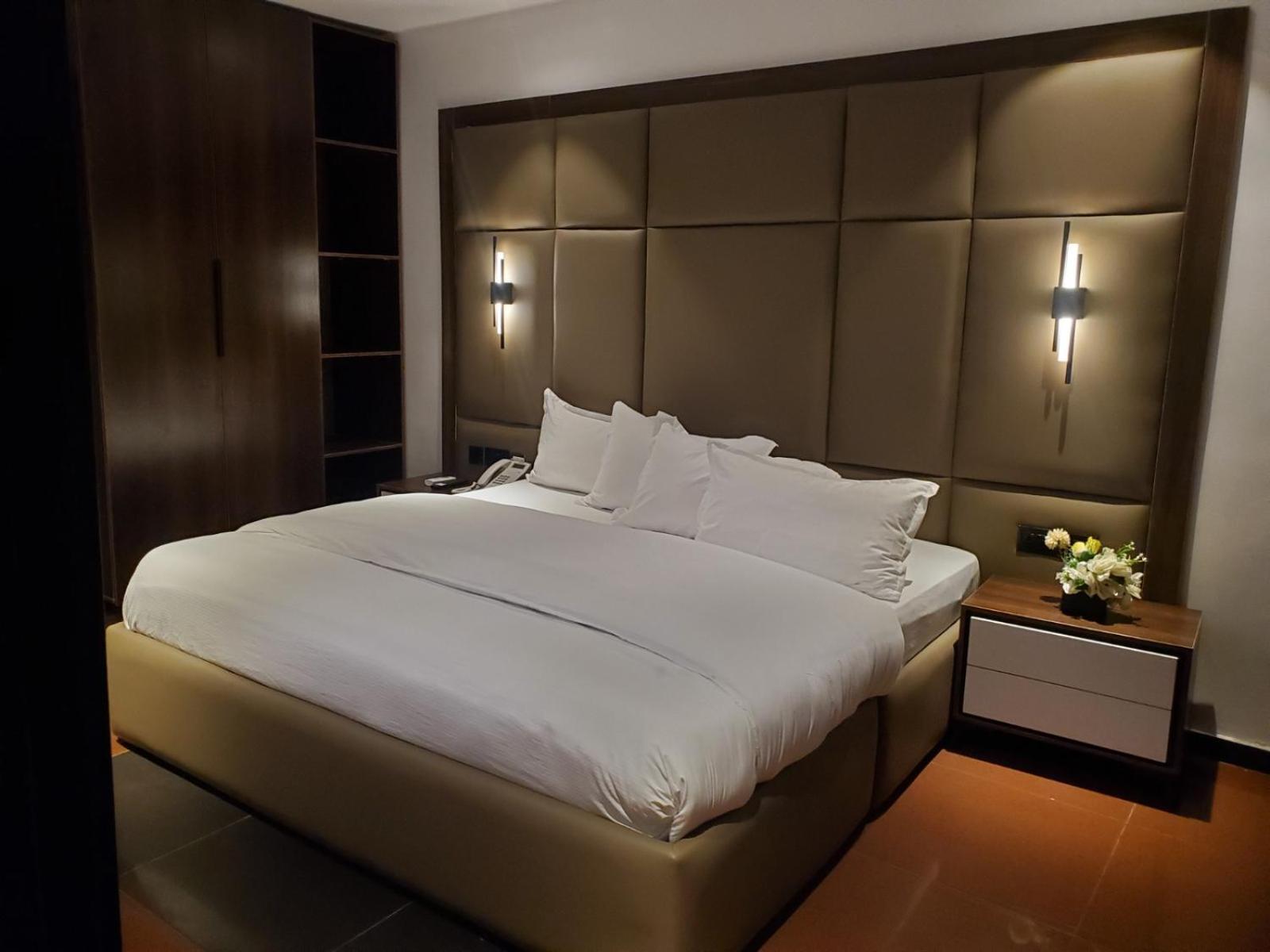 Hotel 35 Embassy Лагос Экстерьер фото